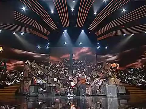 求捷克达人秀经典机械舞里2分25秒开始的背景